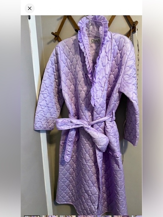 Vintage Other - Vintage The Chaus Woman Violet Robe with ruffle details pockets original belt M